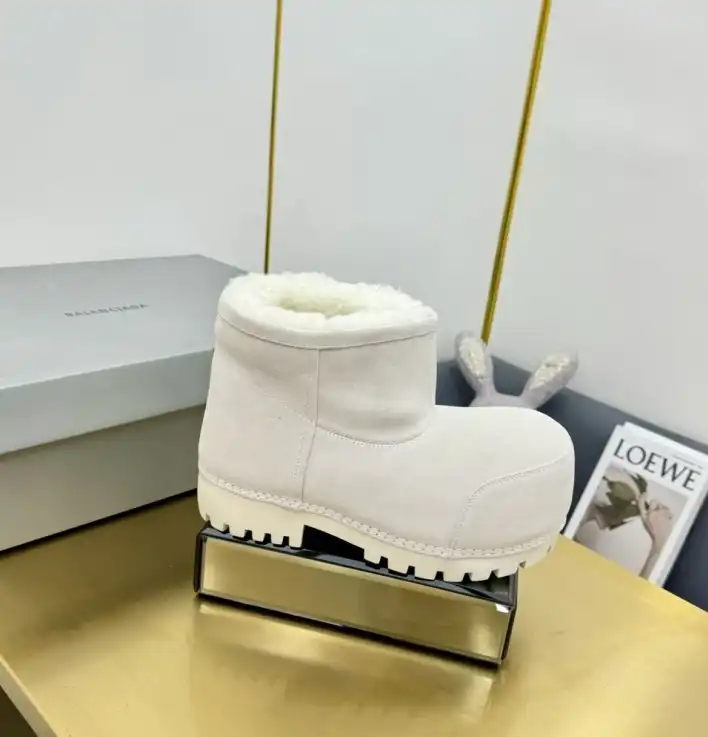 hype Balenciaga Boots