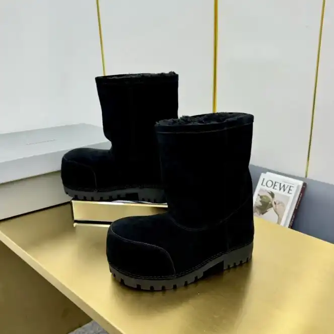 hype Balenciaga Boots