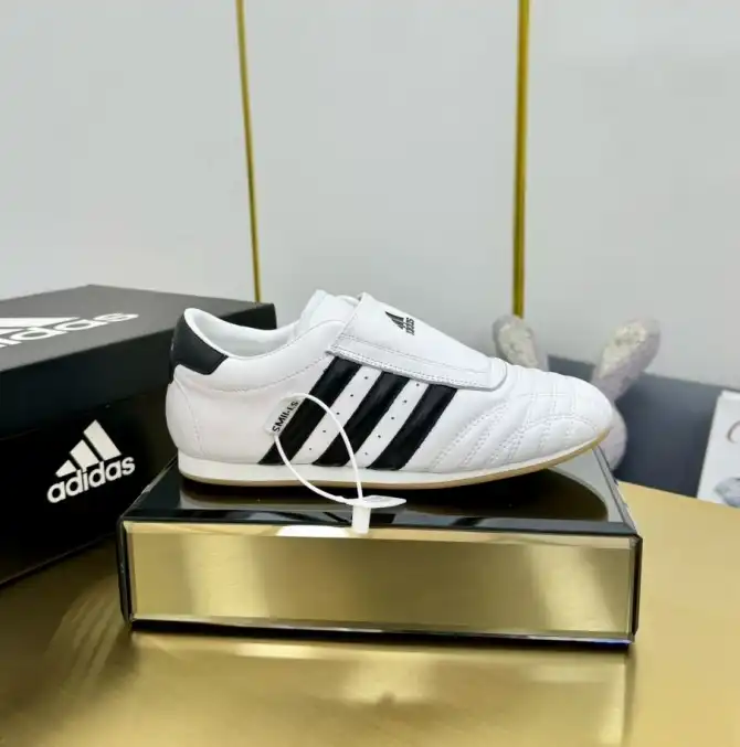 hype Adidas Sneakers