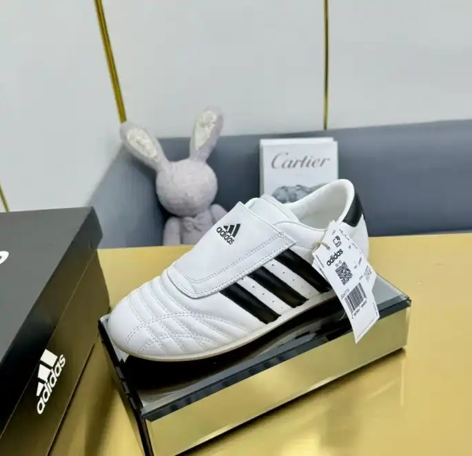 hype Adidas Sneakers