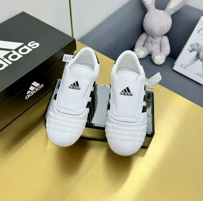 hype Adidas Sneakers