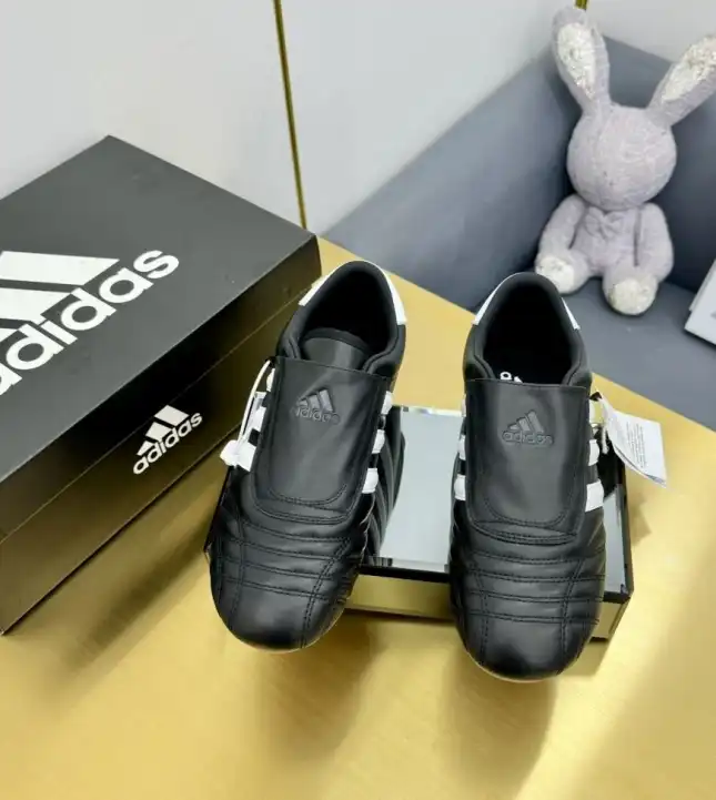 hype Adidas Sneakers