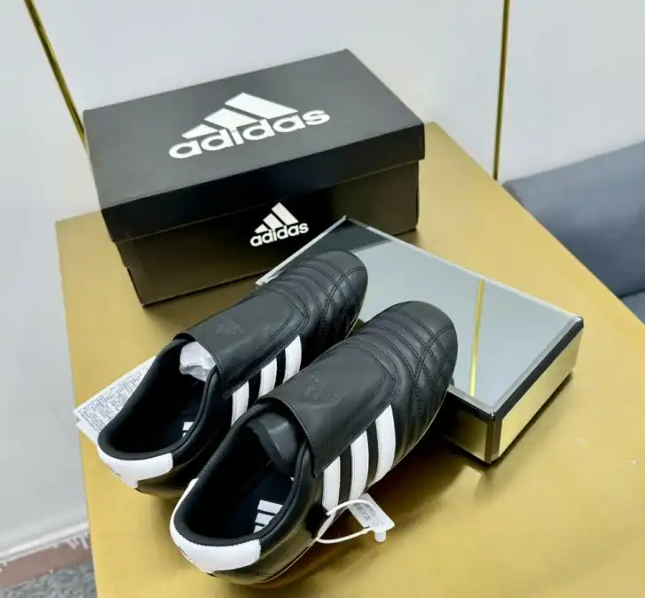 hype Adidas Sneakers