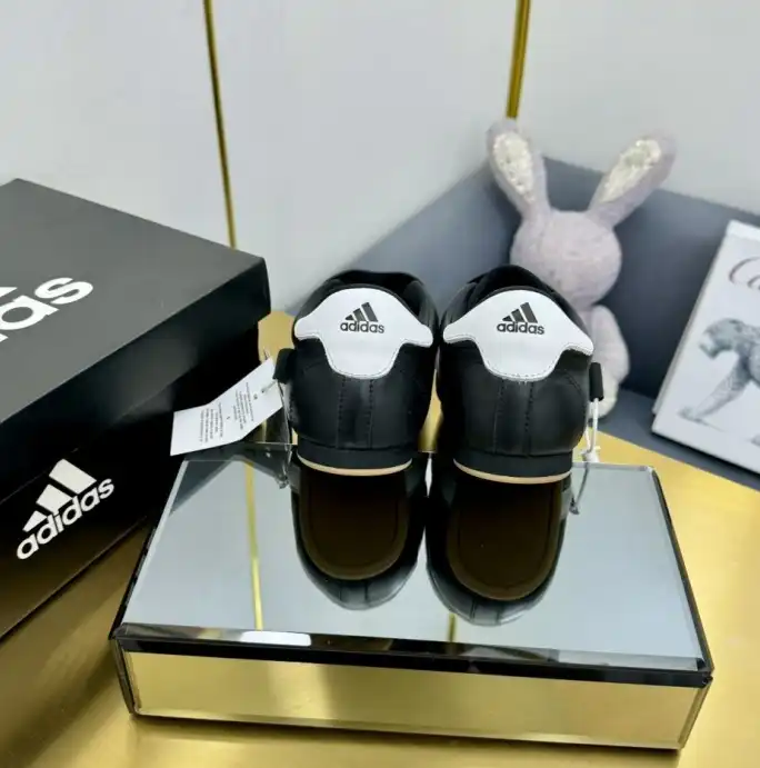 hype Adidas Sneakers