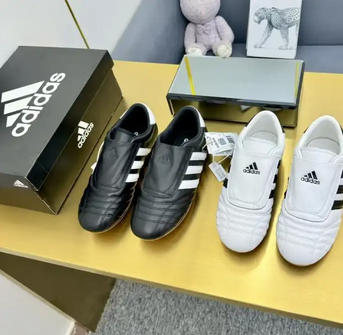 hype Adidas Sneakers