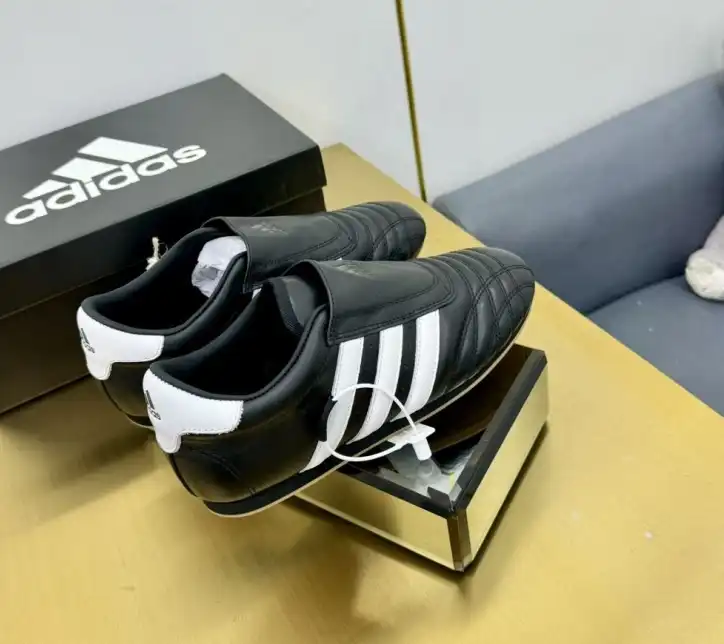 hype Adidas Sneakers