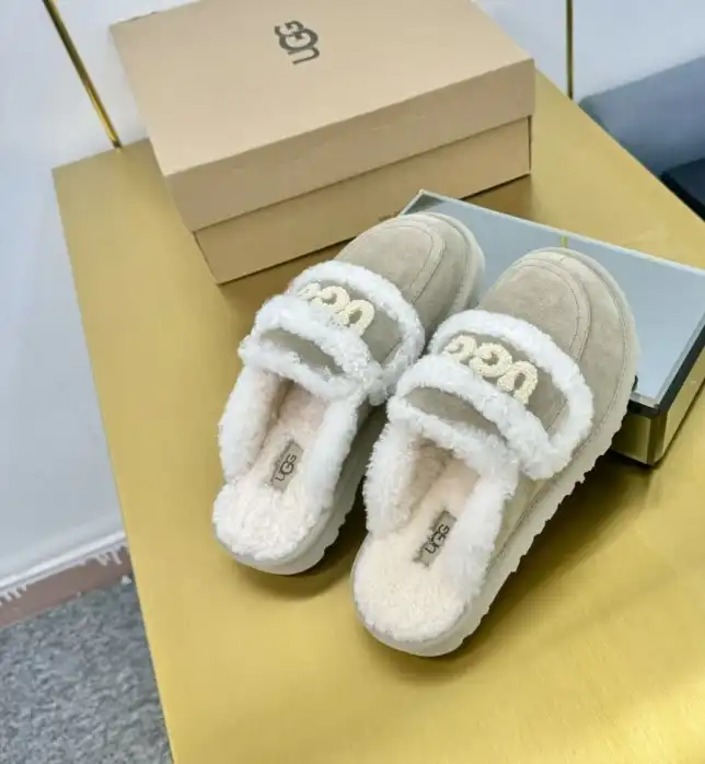 hype UGG Slippers