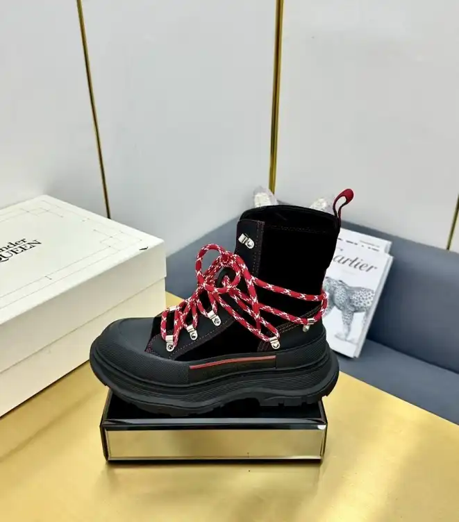 hype McQueen Boots