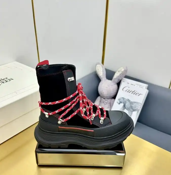 hype McQueen Boots