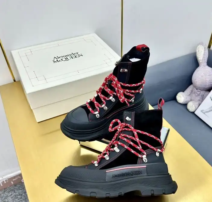 hype McQueen Boots