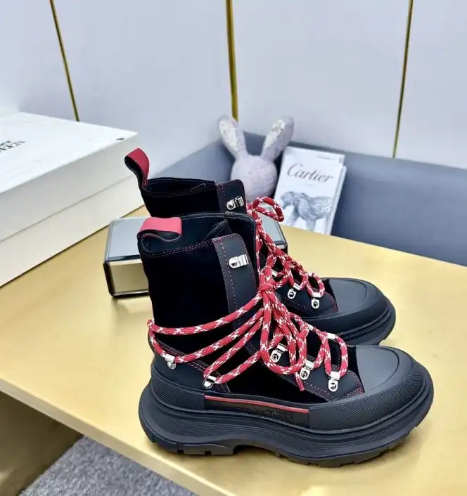 hype McQueen Boots