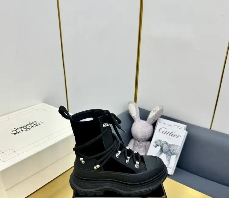 hype McQueen Boots