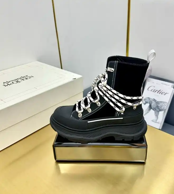 hype McQueen Boots