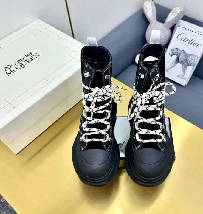 hype McQueen Boots