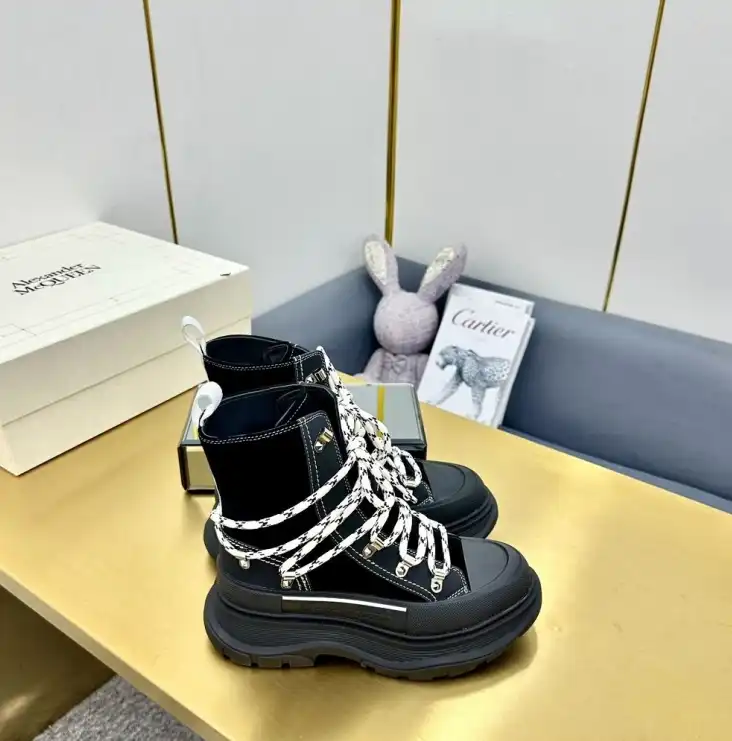 hype McQueen Boots