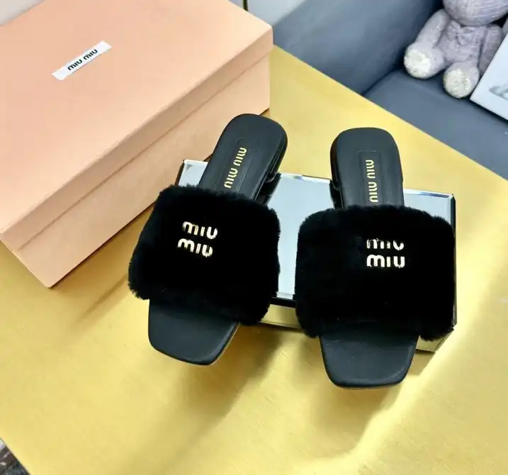 hype Miu Miu Slippers