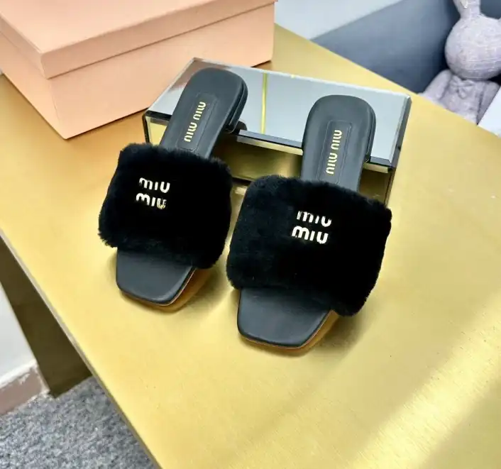 hype Miu Miu Slippers