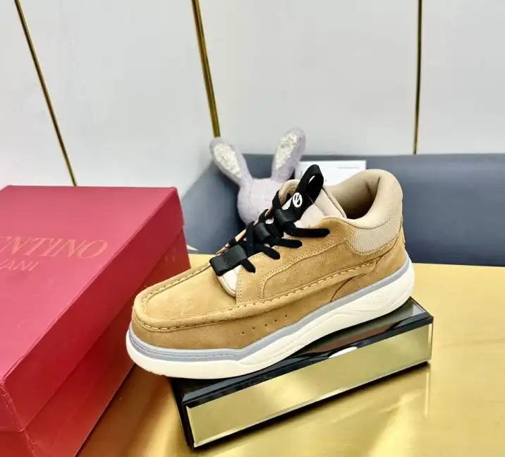 hype Valentino Sneakers