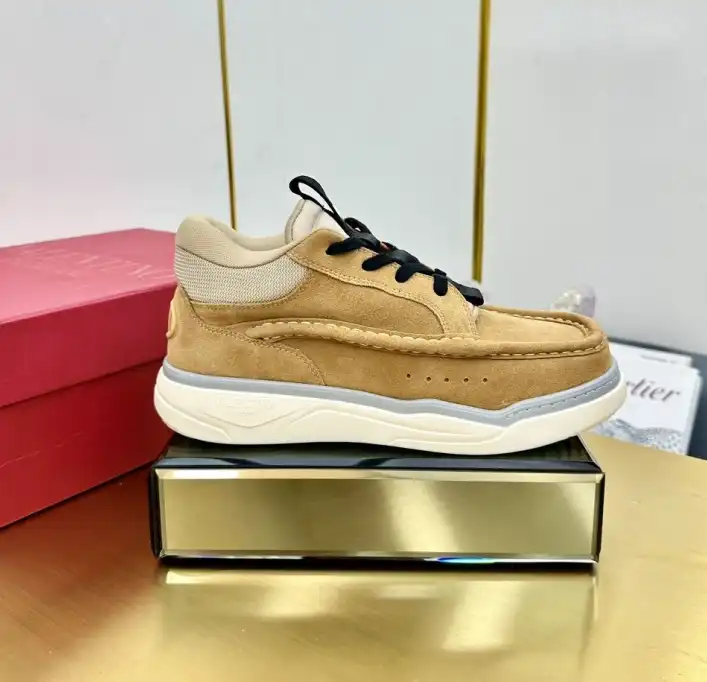 hype Valentino Sneakers