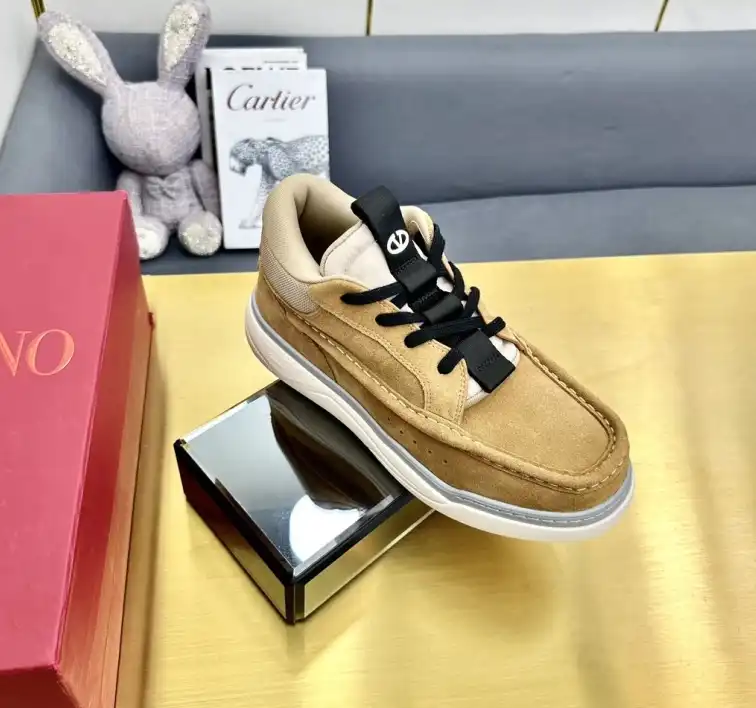 hype Valentino Sneakers