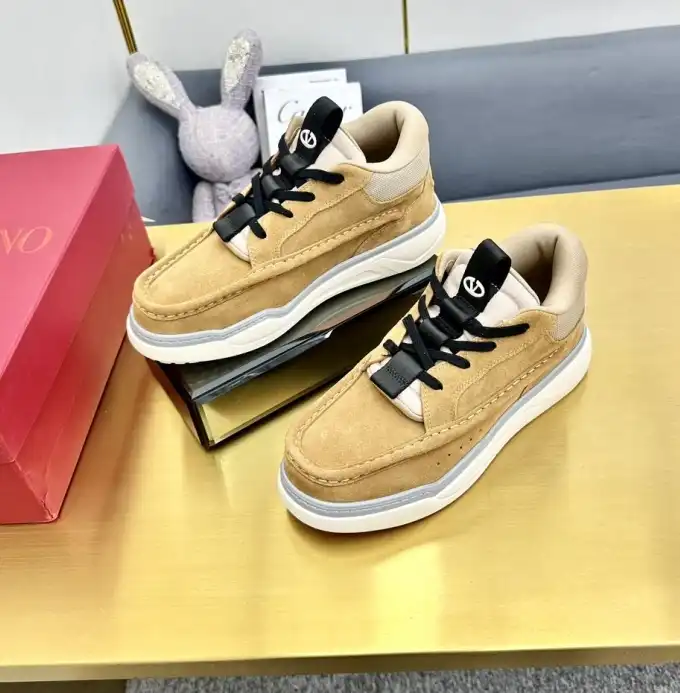 hype Valentino Sneakers