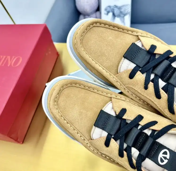 hype Valentino Sneakers