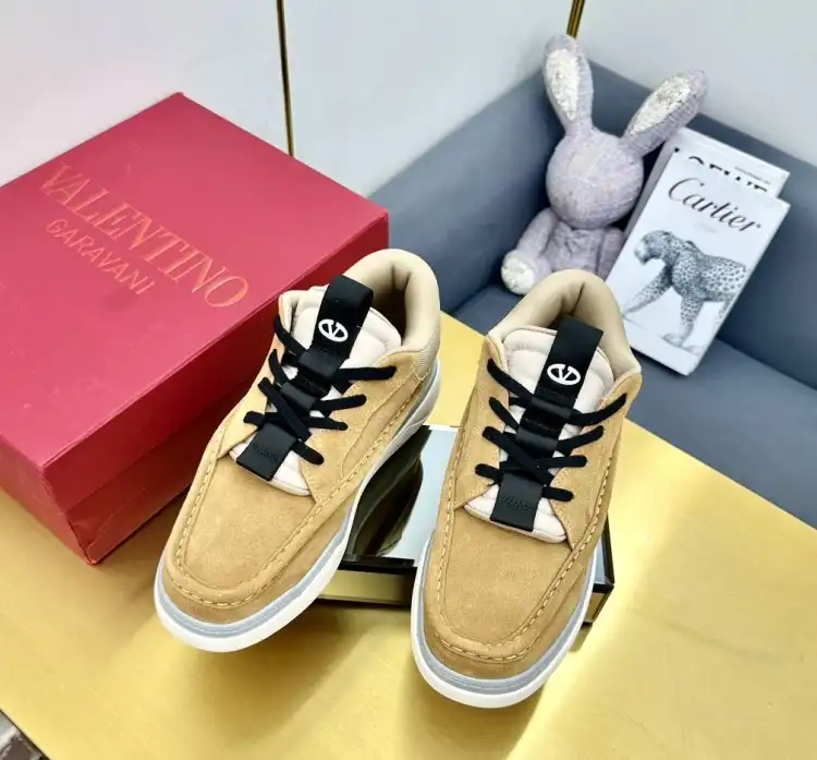 hype Valentino Sneakers