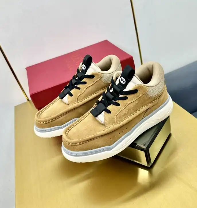 hype Valentino Sneakers