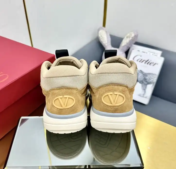 hype Valentino Sneakers