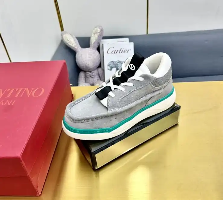 hype Valentino Sneakers