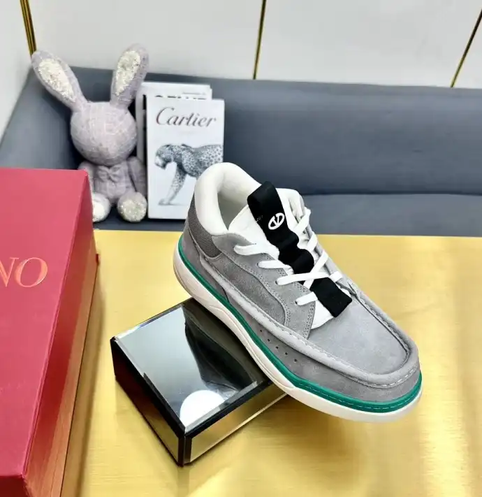 hype Valentino Sneakers