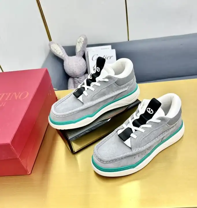 hype Valentino Sneakers