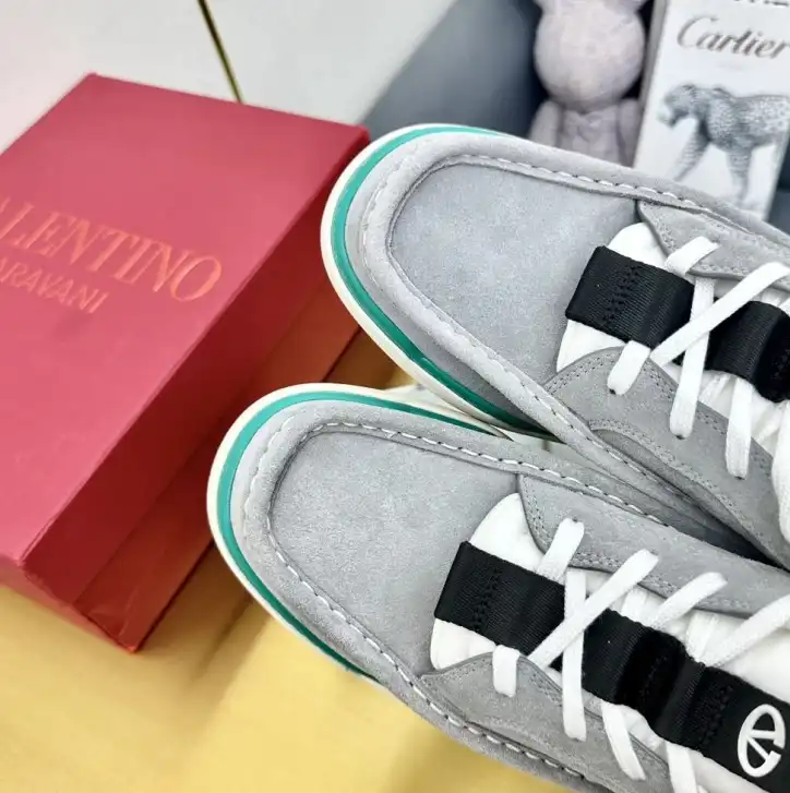 hype Valentino Sneakers