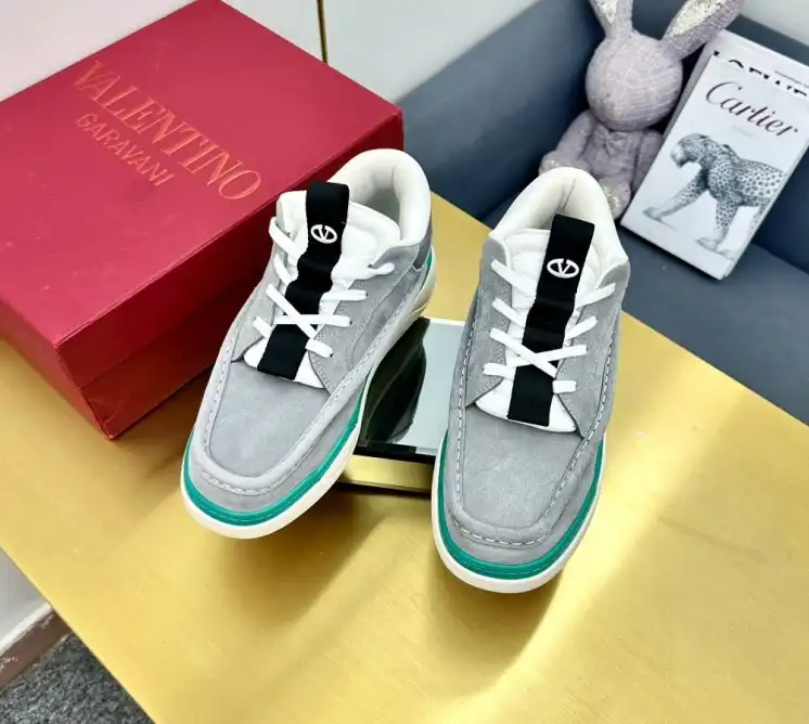 hype Valentino Sneakers