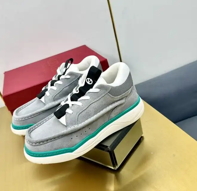 hype Valentino Sneakers