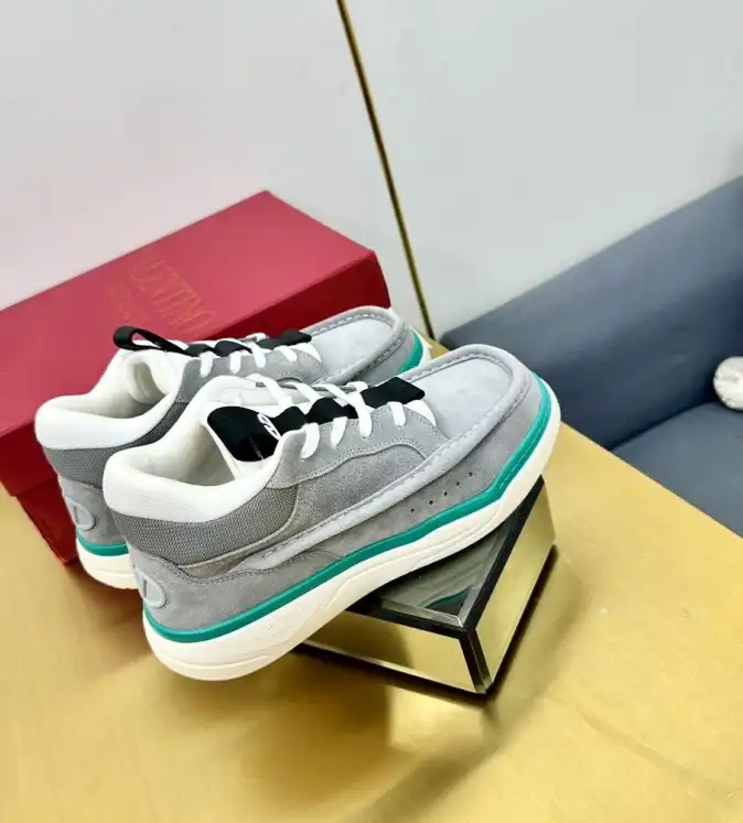 hype Valentino Sneakers