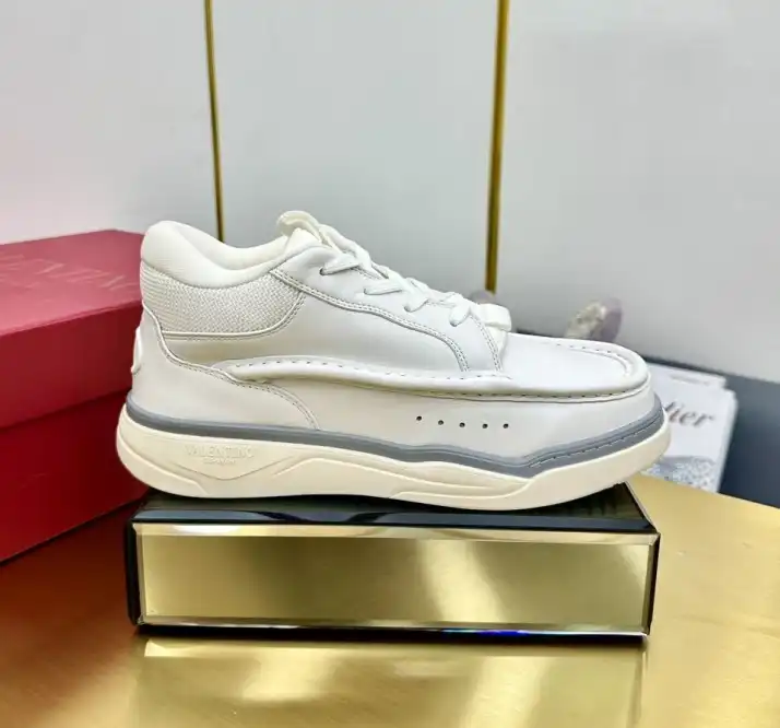 hype Valentino Sneakers