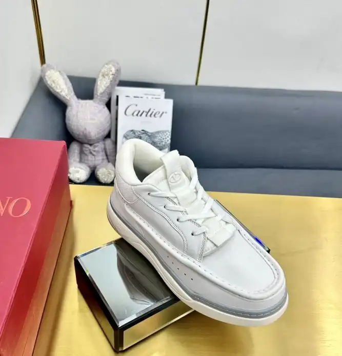 hype Valentino Sneakers