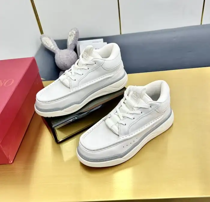 hype Valentino Sneakers