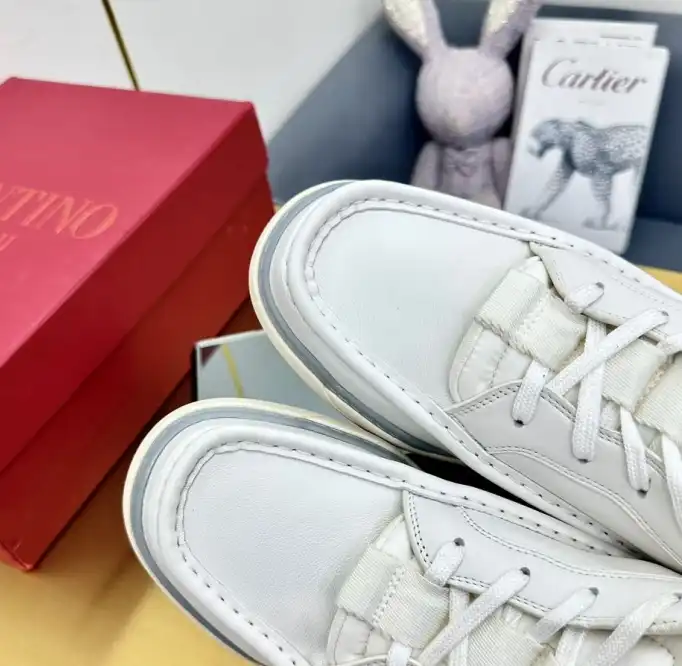 hype Valentino Sneakers