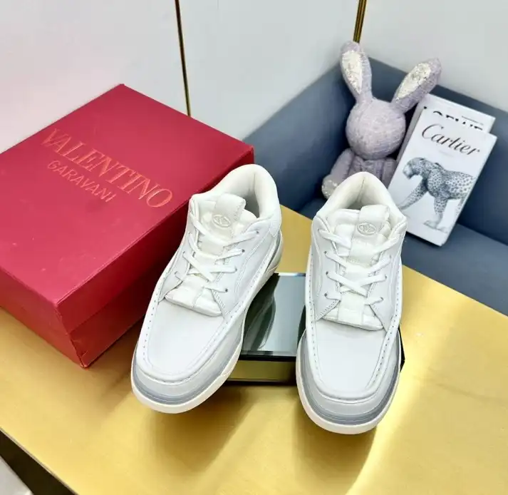 hype Valentino Sneakers