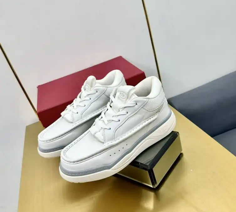 hype Valentino Sneakers