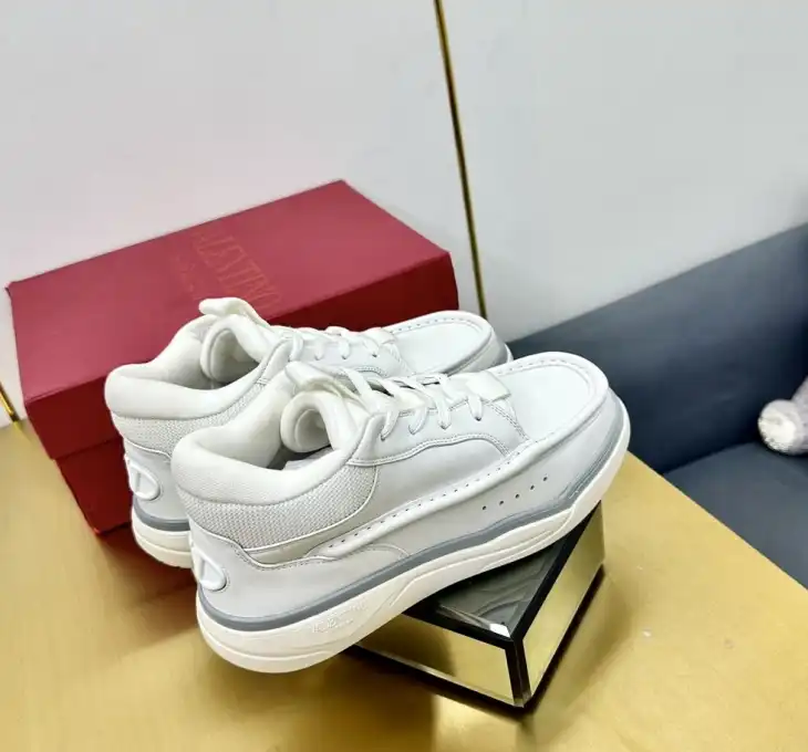 hype Valentino Sneakers