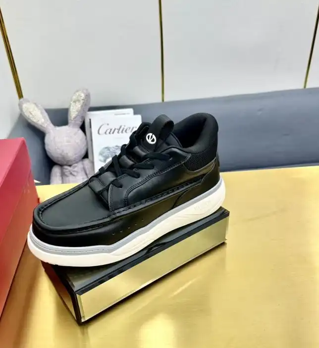 hype Valentino Sneakers