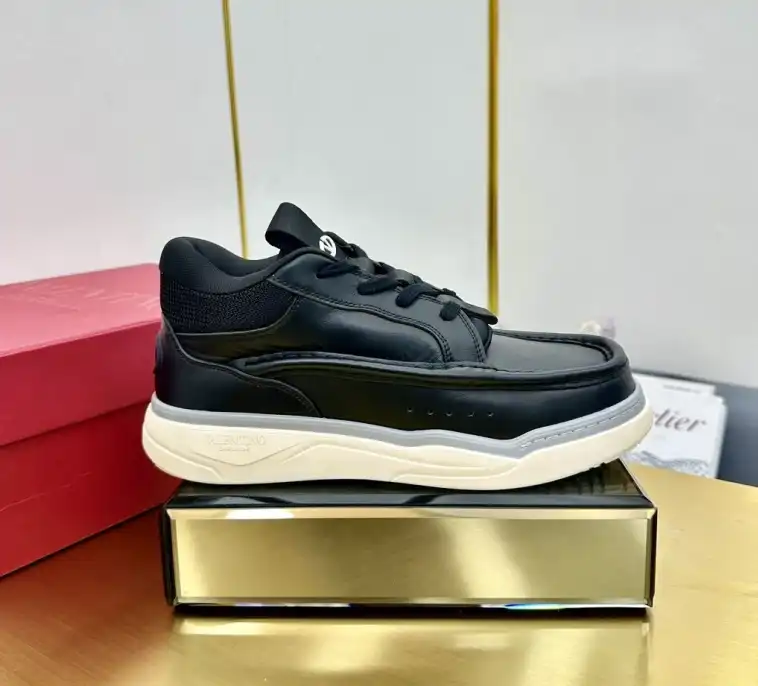 hype Valentino Sneakers