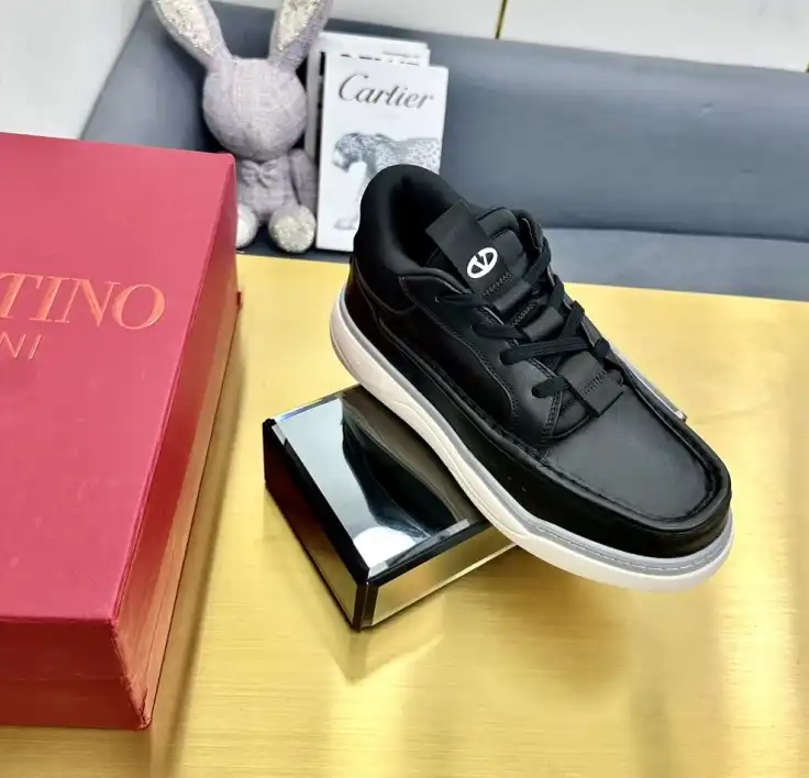 hype Valentino Sneakers