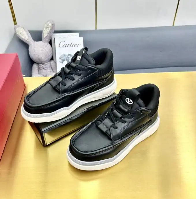 hype Valentino Sneakers