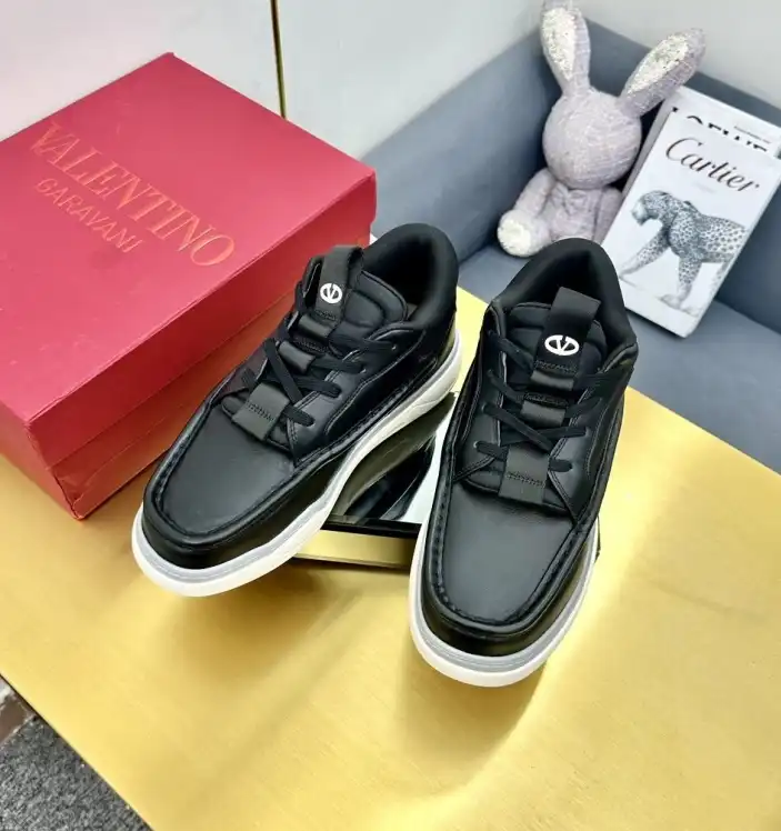 hype Valentino Sneakers