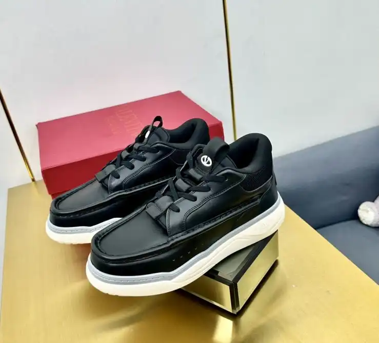 hype Valentino Sneakers