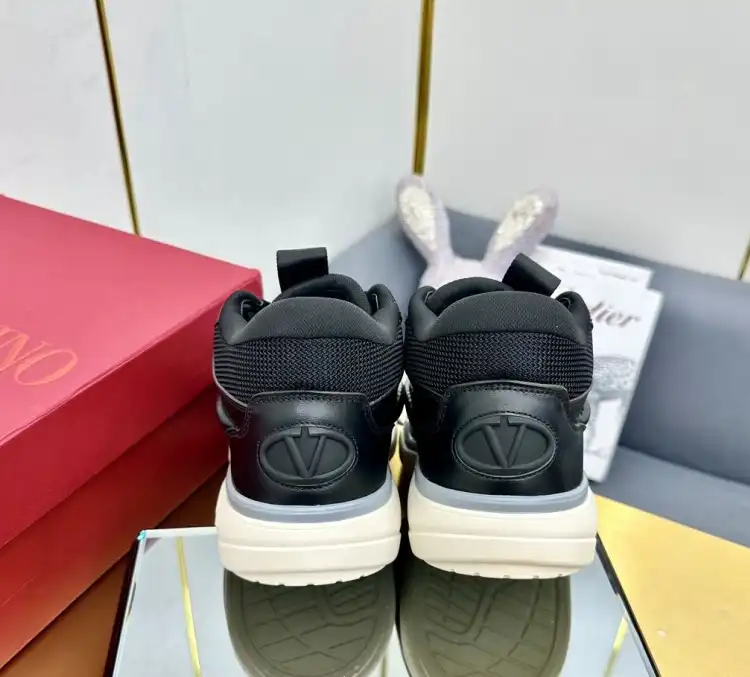 hype Valentino Sneakers